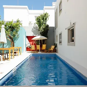Hostal Ptm Downtown Hostel&suites, Portimão